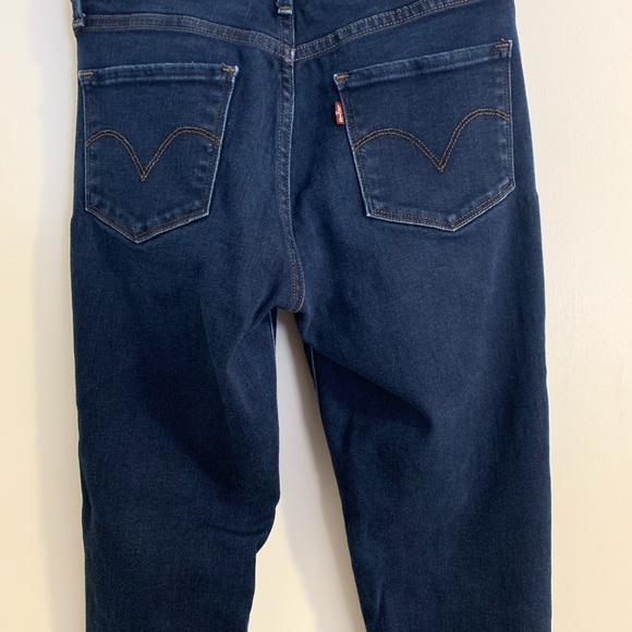 Levi’s dark wash size 28 - Picture 2 of 5
